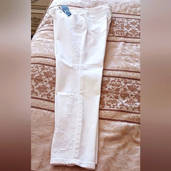 EARL JEANS SKINNY ANKLE EMBROIDERY ON LEG. 12 WHITE NWT - Picture 11 of 13